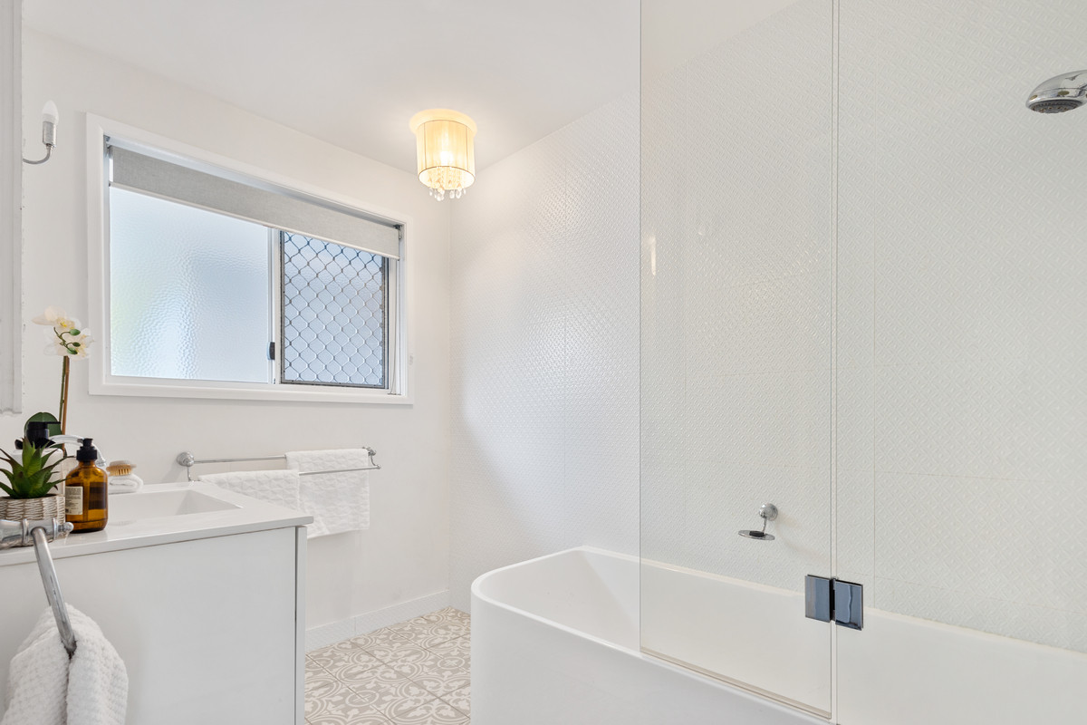 24 Outlook Parade, Bray Park, QLD 4500 AUS