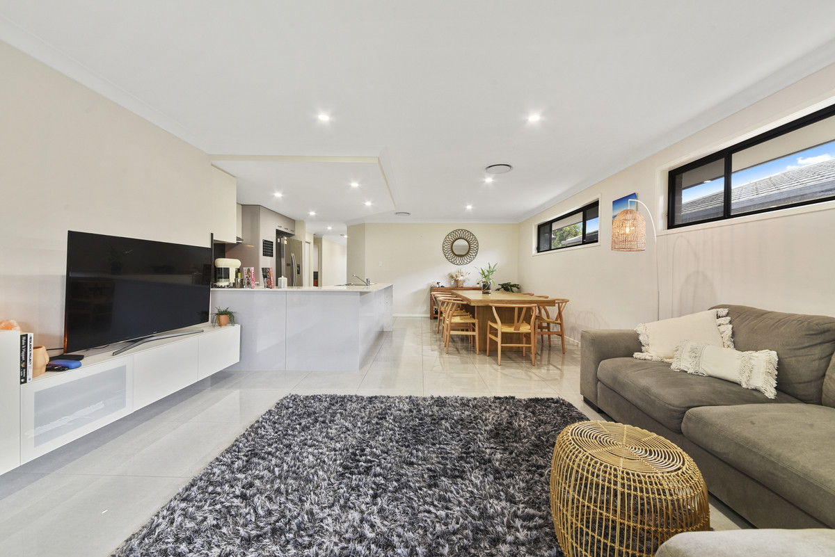 52 Carlingford Circuit, Warner, QLD 4500 AUS