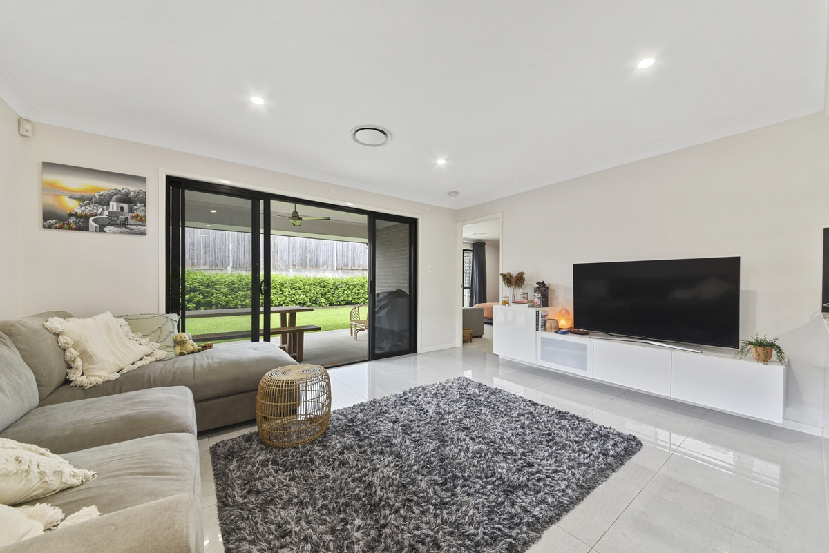 52 Carlingford Circuit, Warner, QLD 4500 AUS
