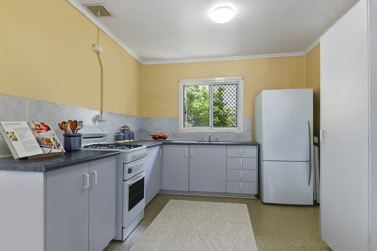 31 Rutherford Street, Stafford Heights, QLD 4053 AUS