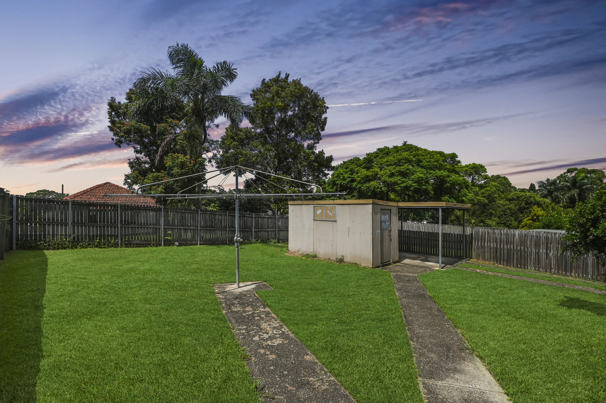 31 Rutherford Street, Stafford Heights, QLD 4053 AUS