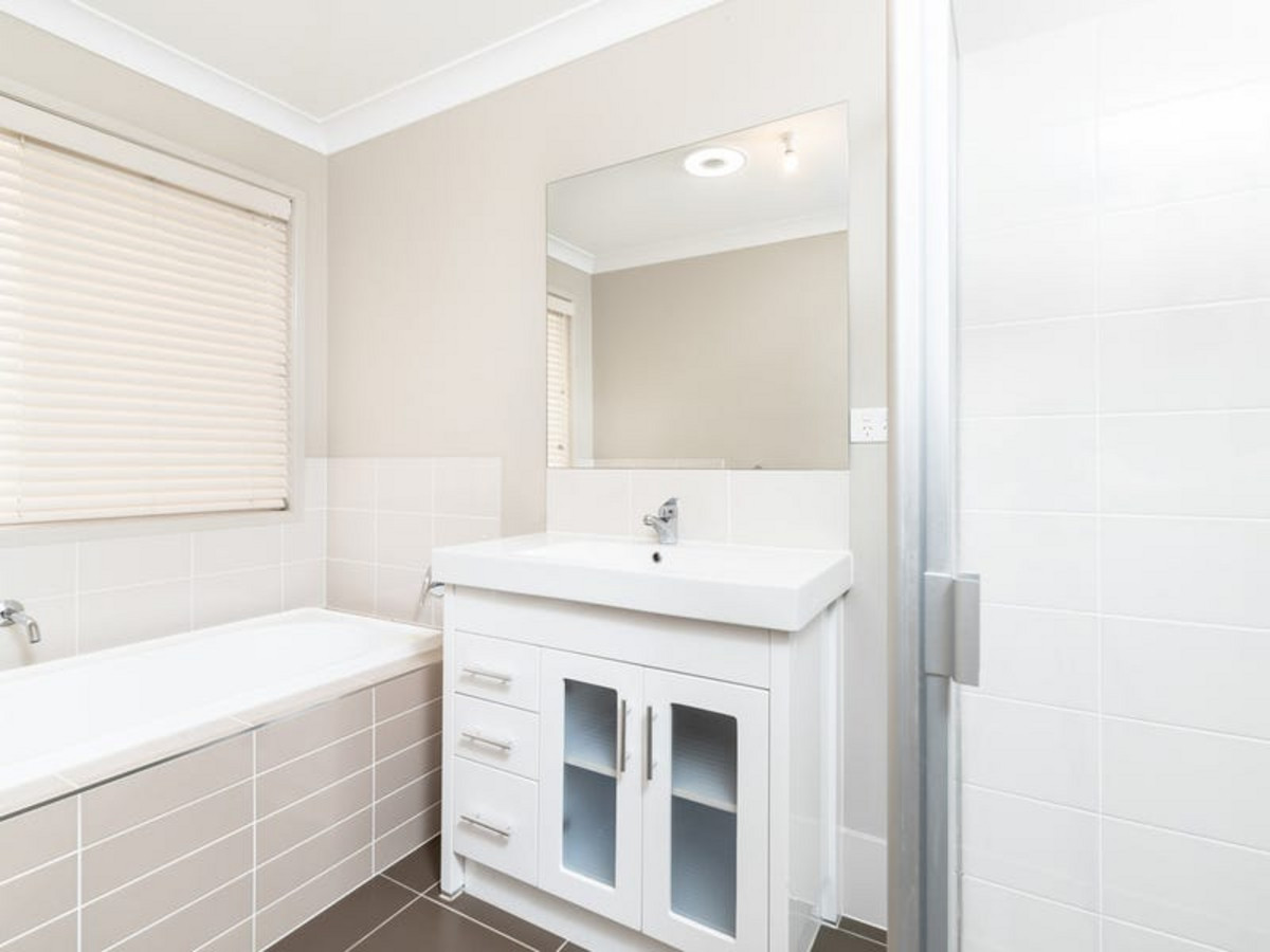 17 Brisbane Road, WARNER, QLD 4500 AUS