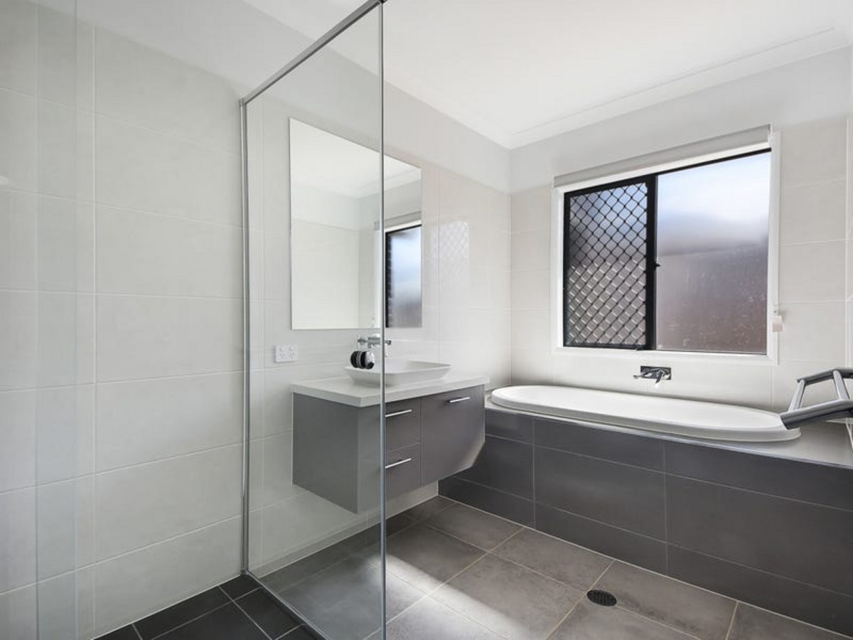 18 Riva Drive, JOYNER, QLD 4500 AUS
