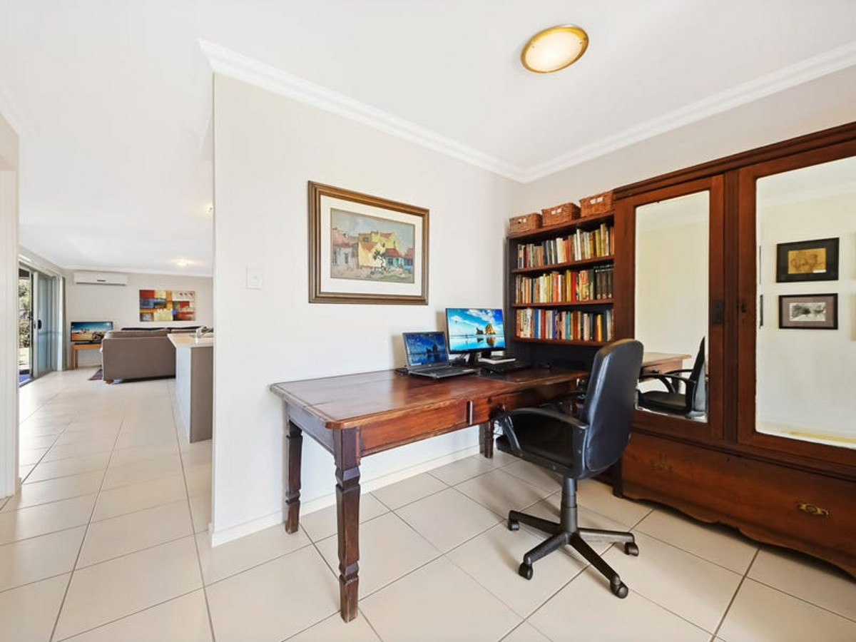 37 Barambah Circuit, WARNER, QLD 4500 AUS