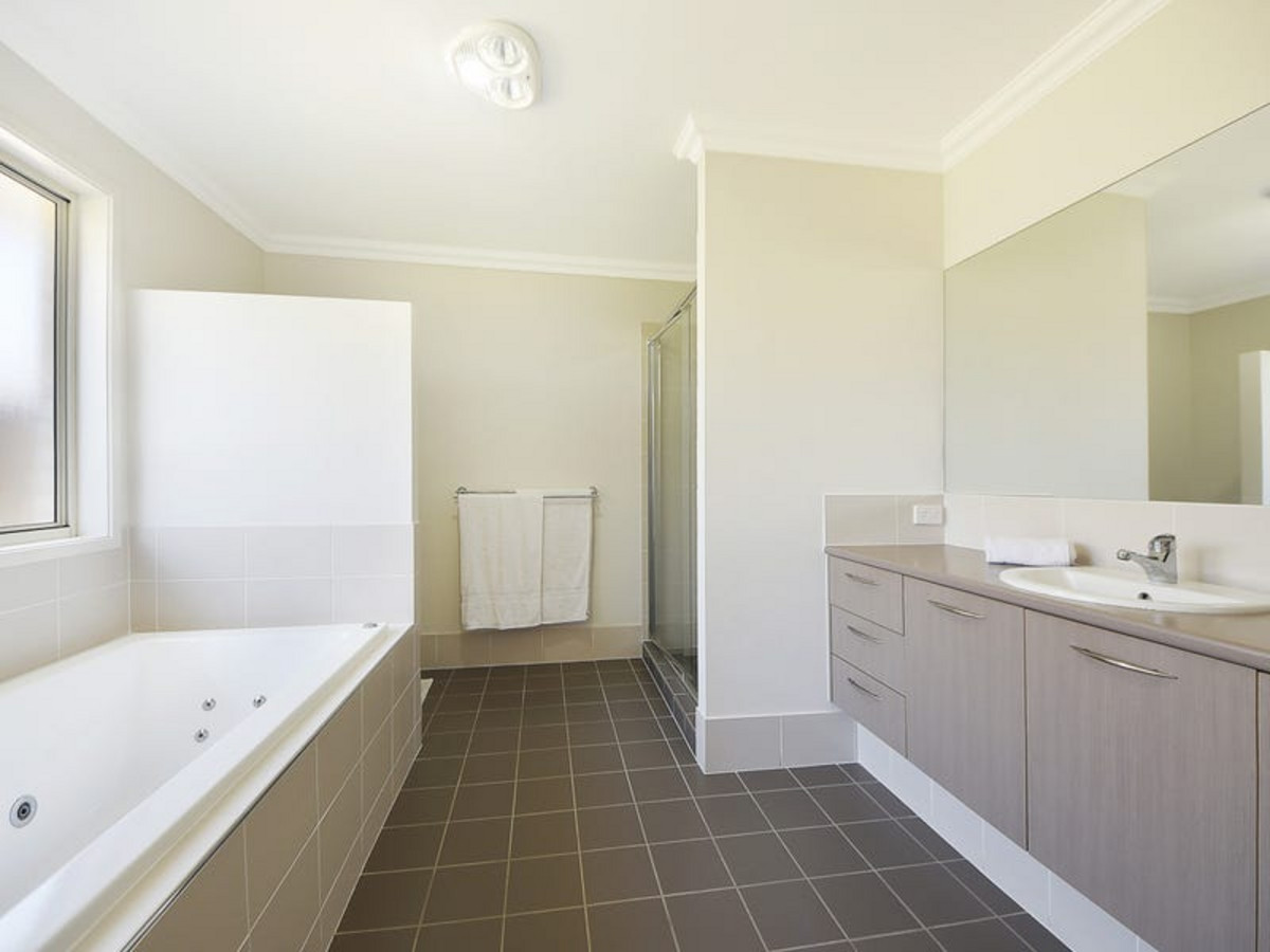 37 Barambah Circuit, WARNER, QLD 4500 AUS