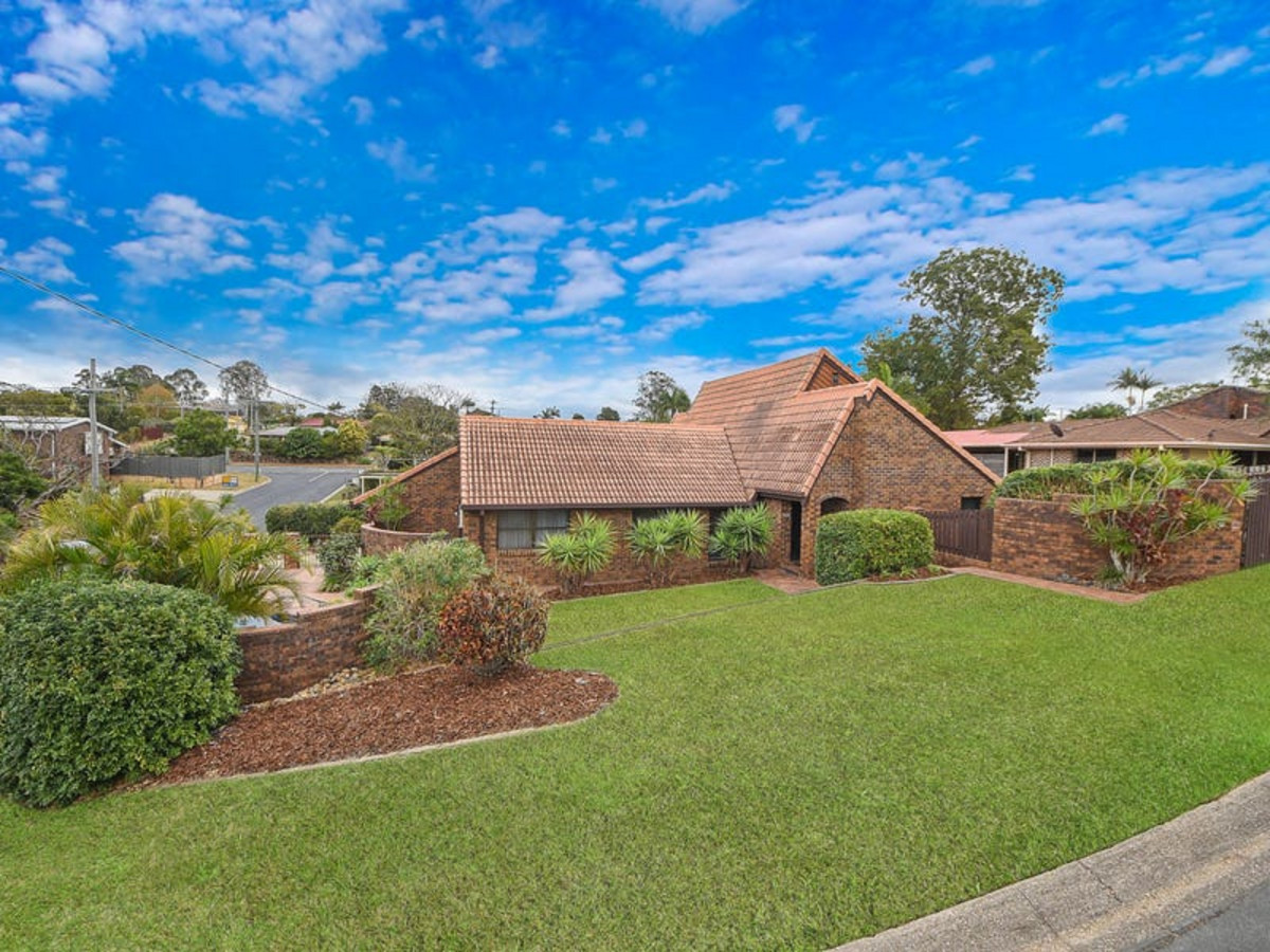 42 Woodlands Avenue, PETRIE, QLD 4502 AUS