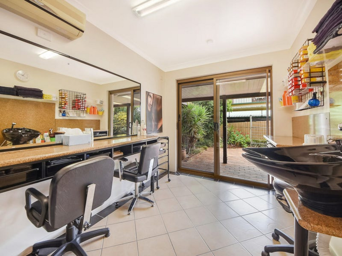42 Woodlands Avenue, PETRIE, QLD 4502 AUS