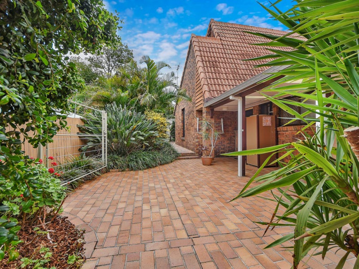 42 Woodlands Avenue, PETRIE, QLD 4502 AUS