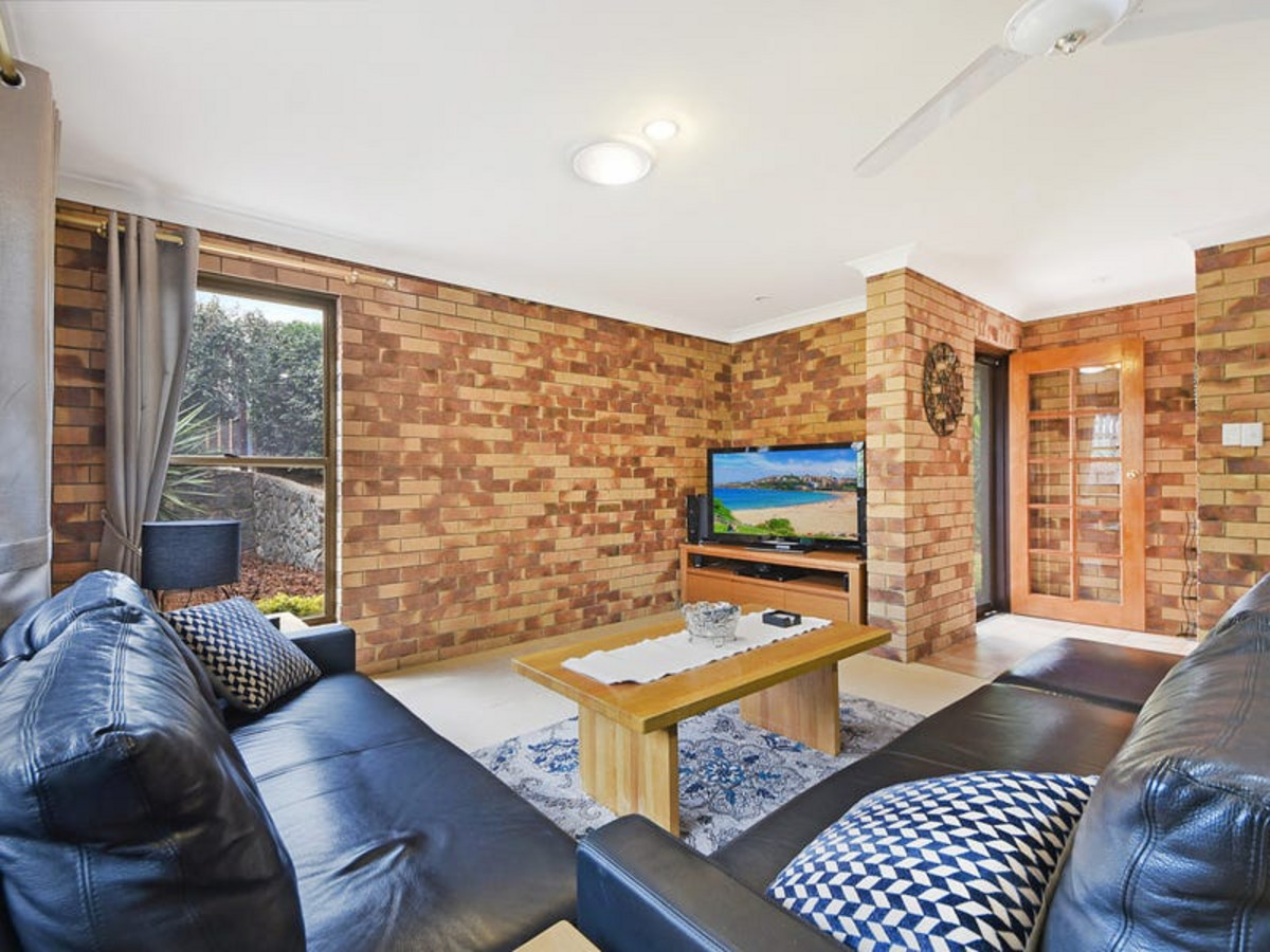 42 Woodlands Avenue, PETRIE, QLD 4502 AUS