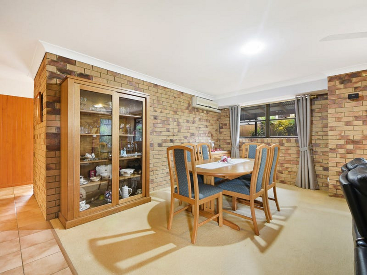 42 Woodlands Avenue, PETRIE, QLD 4502 AUS
