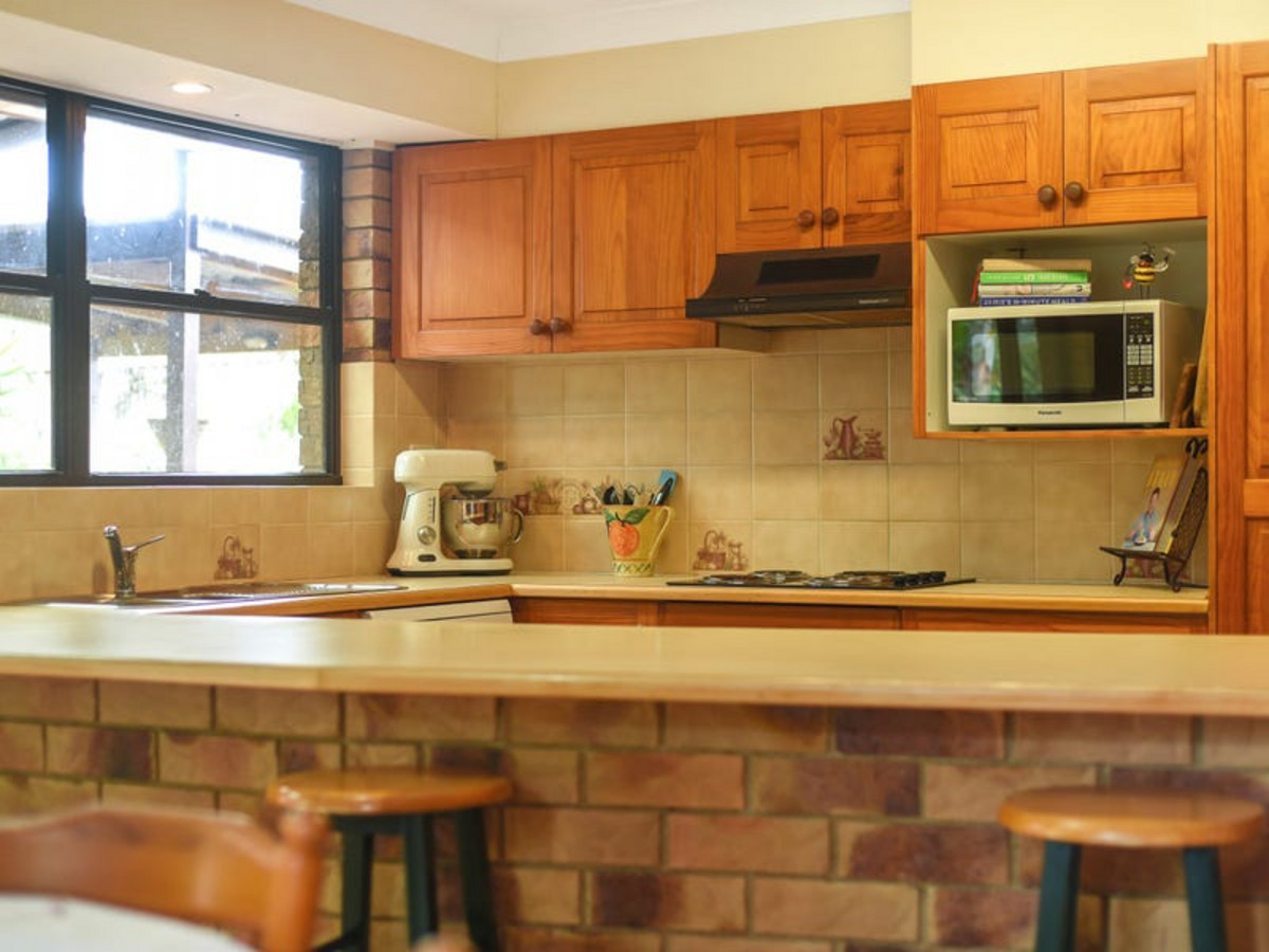 42 Woodlands Avenue, PETRIE, QLD 4502 AUS