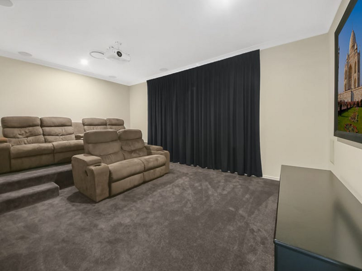 127 Cootharaba Crescent, WARNER, QLD 4500 AUS