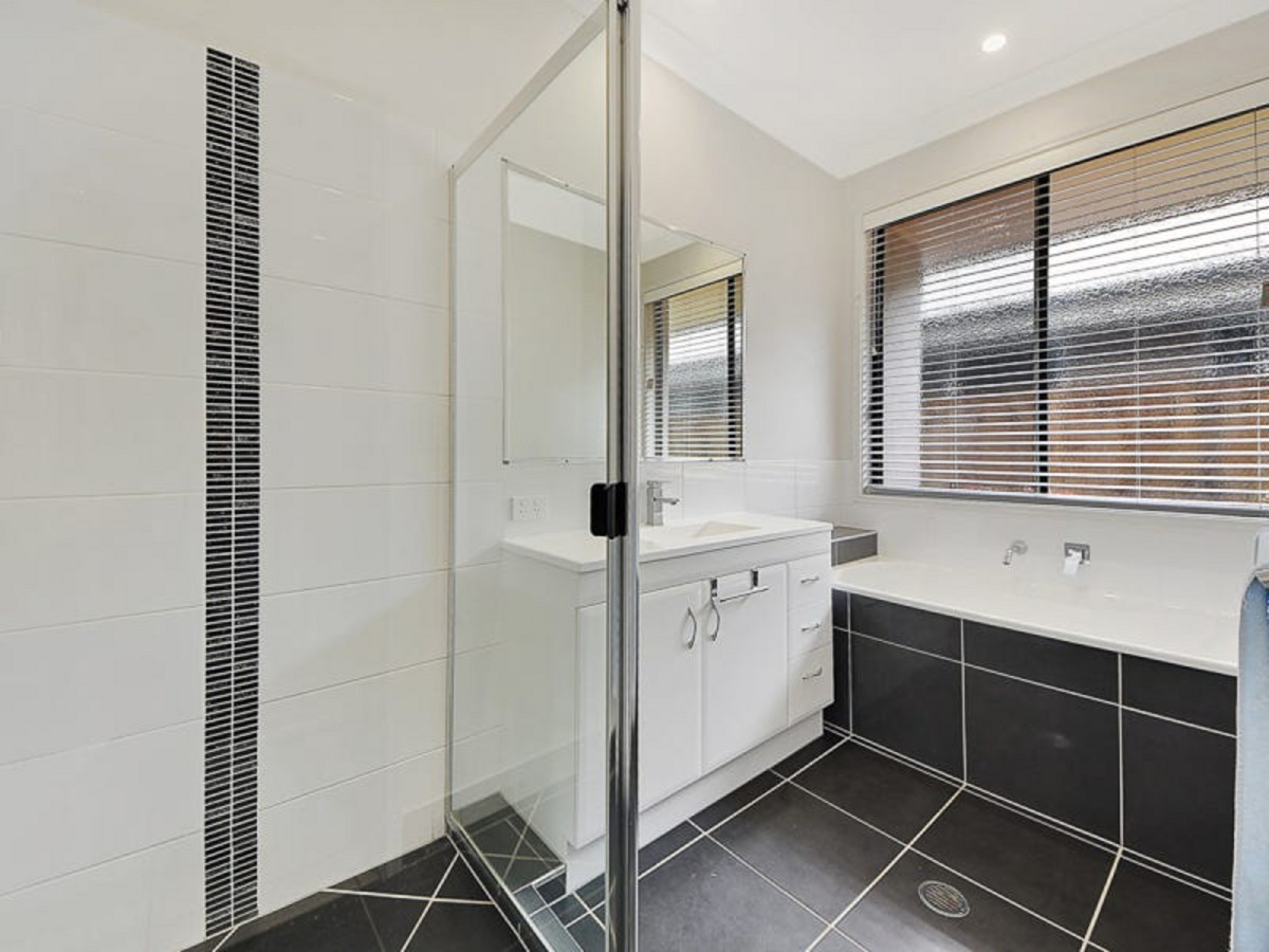 127 Cootharaba Crescent, WARNER, QLD 4500 AUS