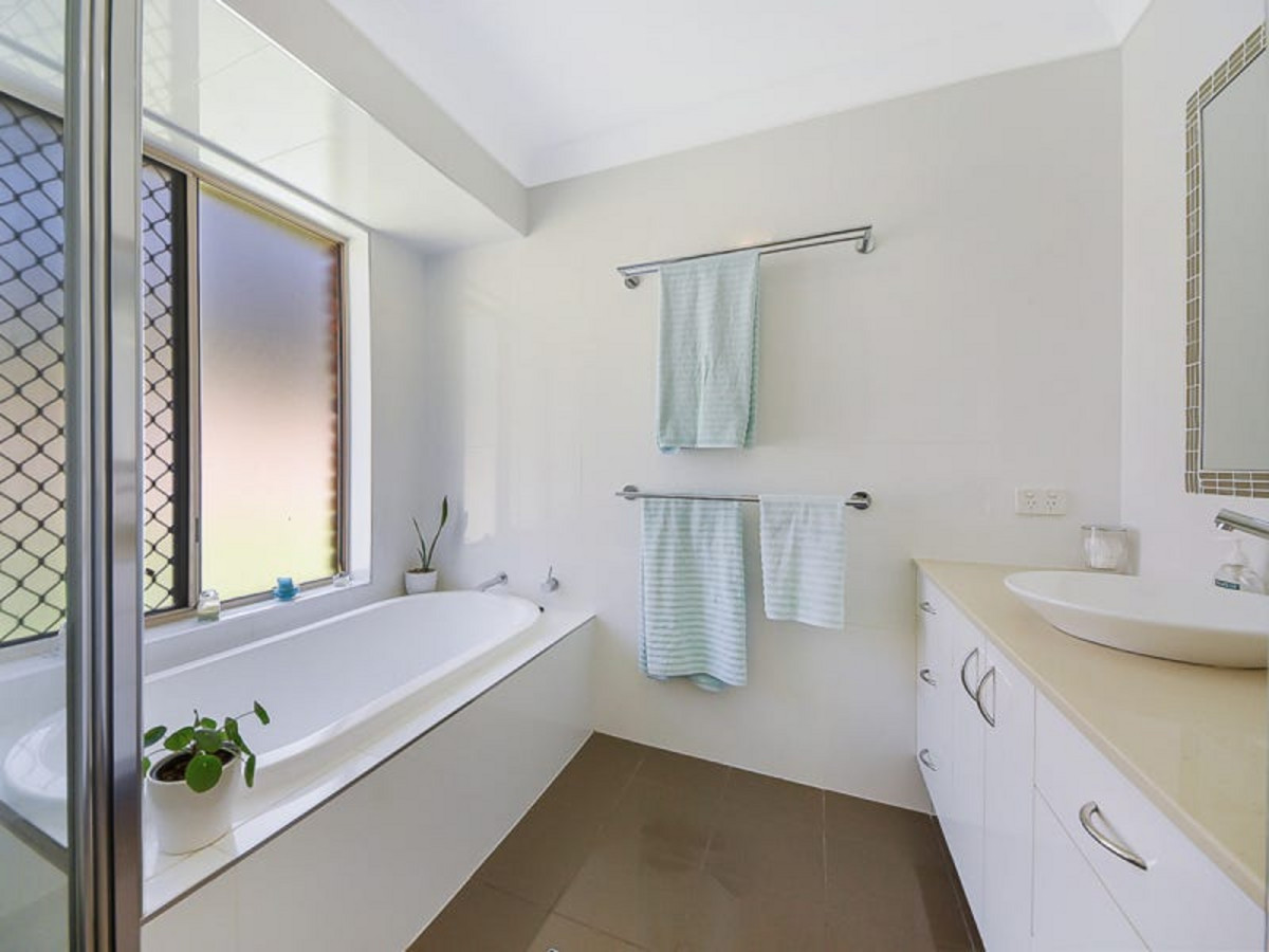 26 Peppermint Drive, CASHMERE, QLD 4500 AUS