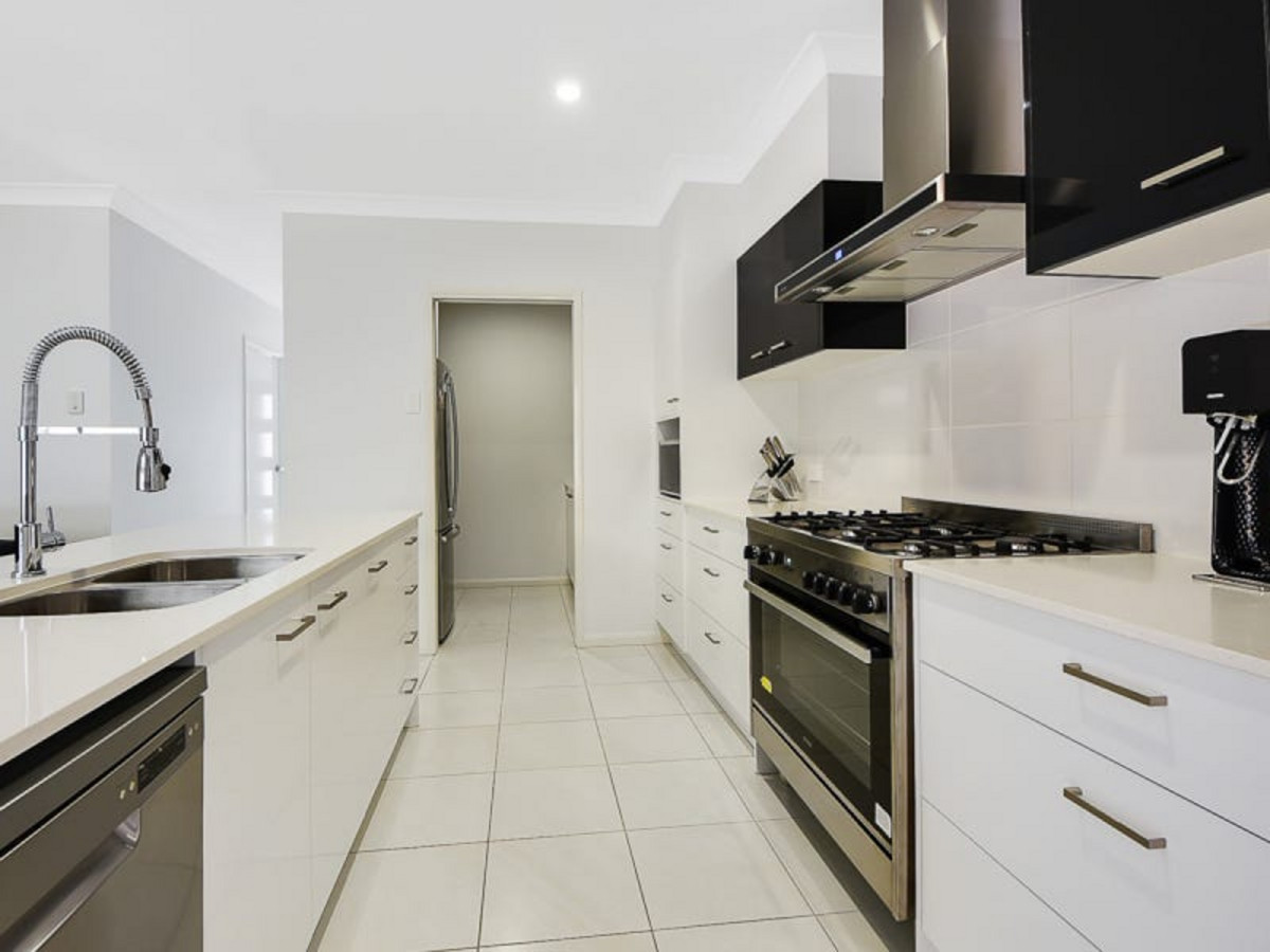 5 Gordon Circuit, WARNER, QLD 4500 AUS