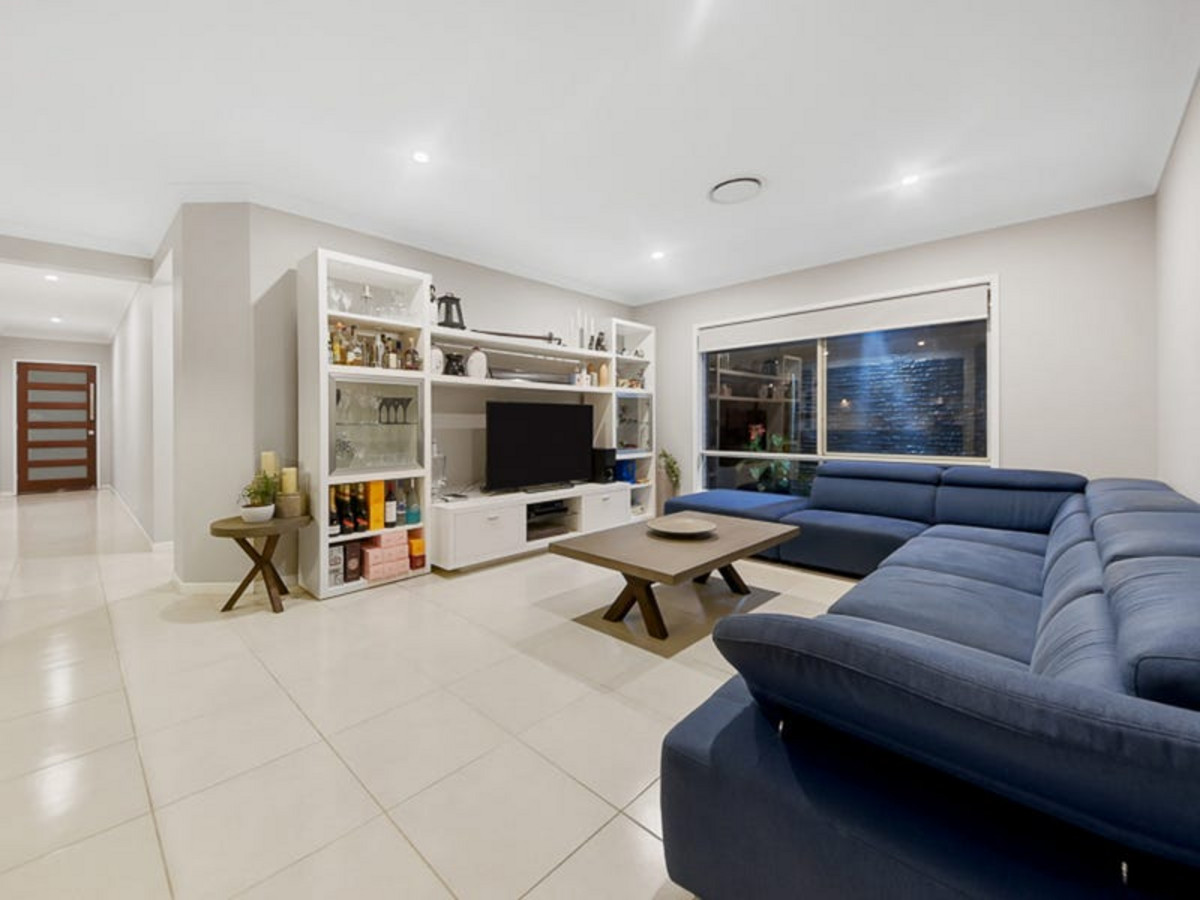 98 Swan Parade, WARNER, QLD 4500 AUS