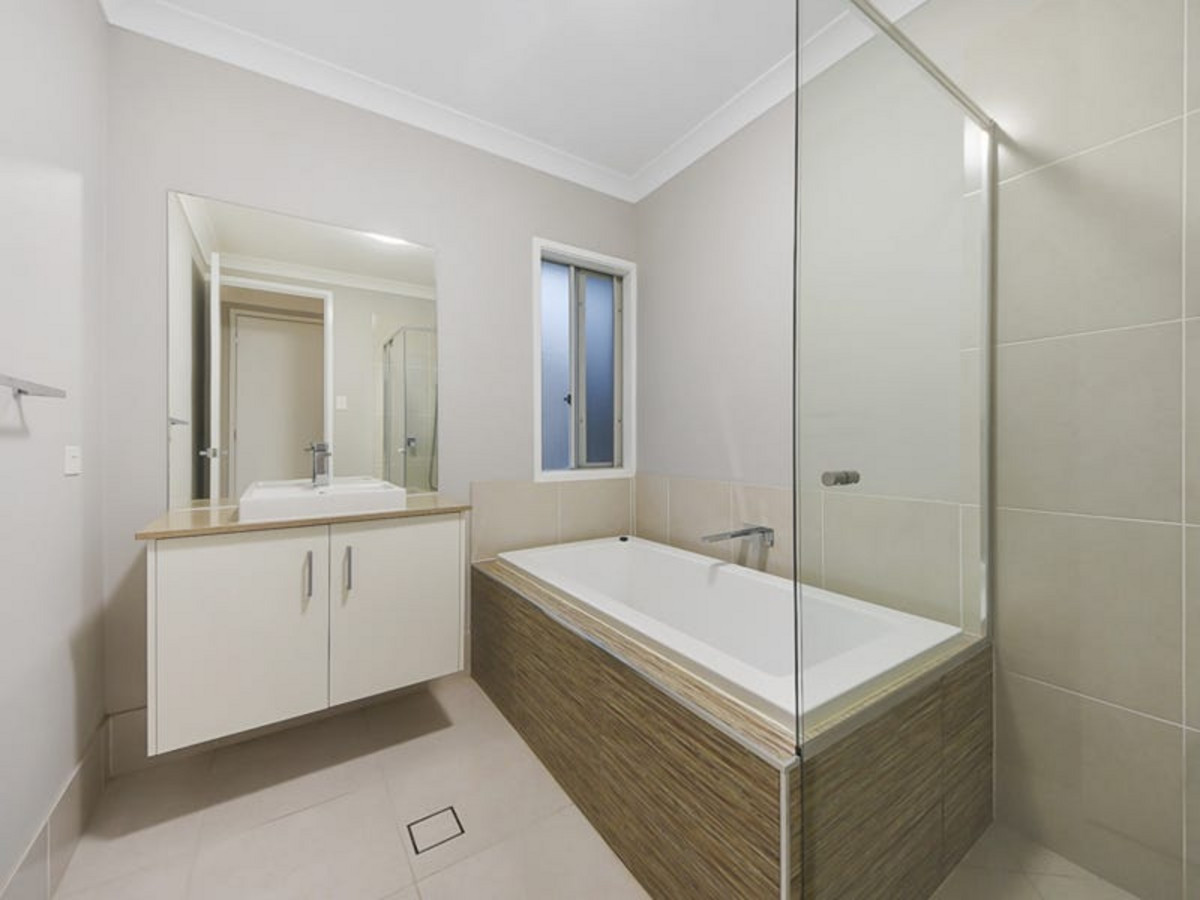98 Swan Parade, WARNER, QLD 4500 AUS