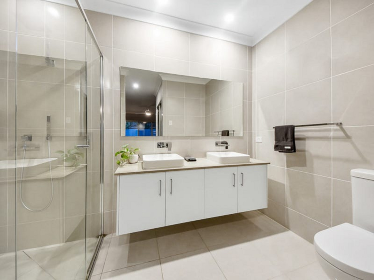 98 Swan Parade, WARNER, QLD 4500 AUS