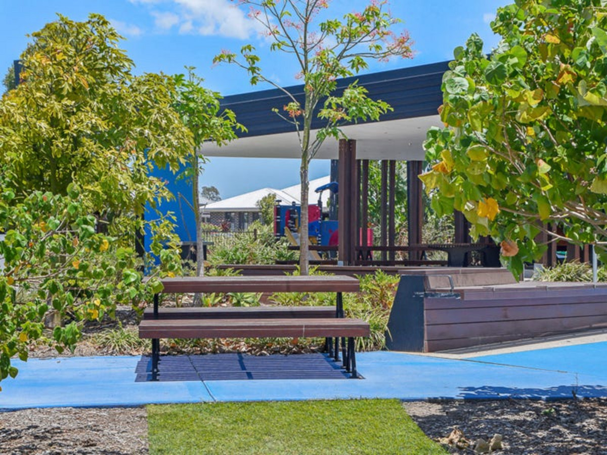 98 Swan Parade, WARNER, QLD 4500 AUS