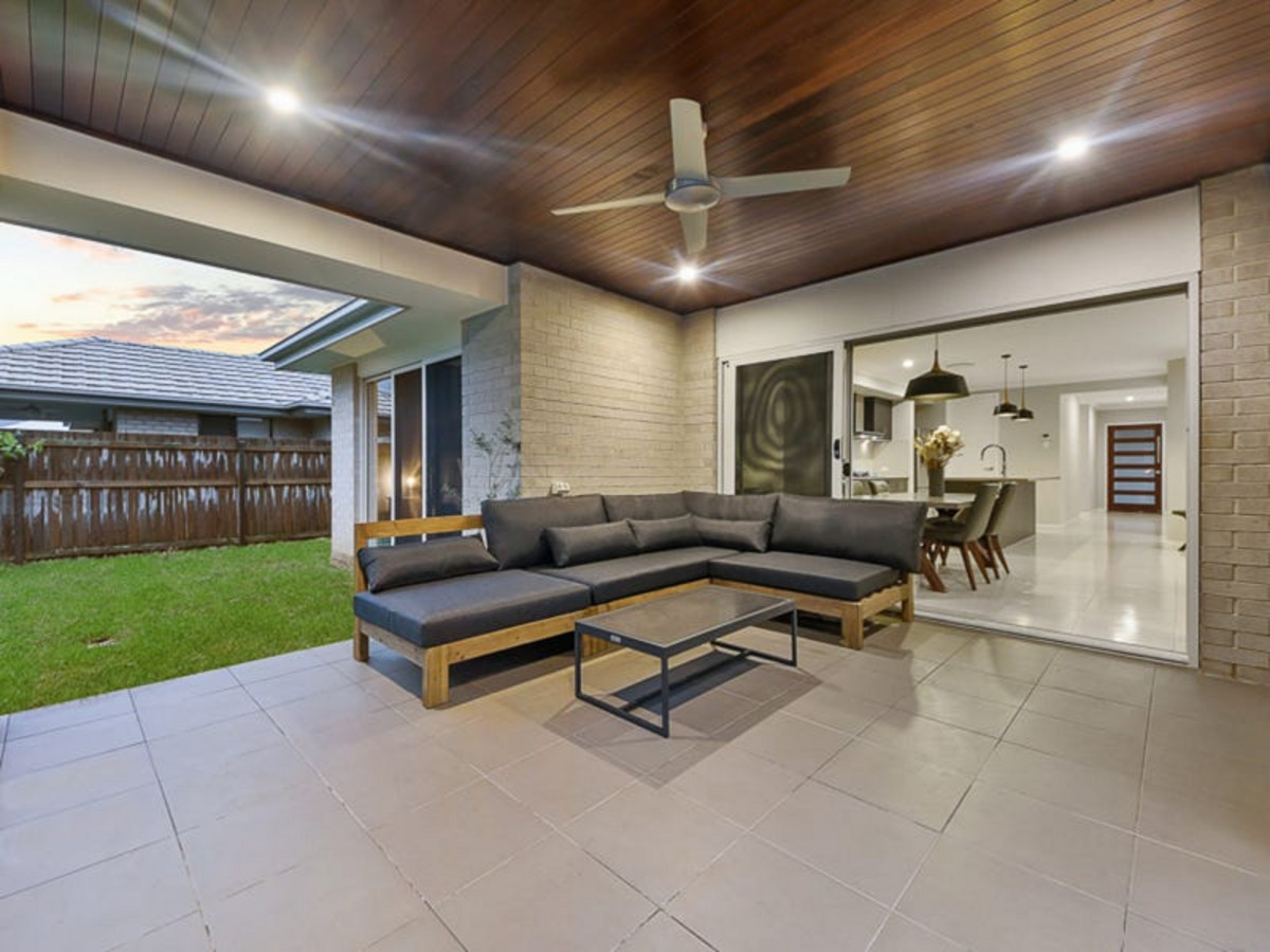 98 Swan Parade, WARNER, QLD 4500 AUS