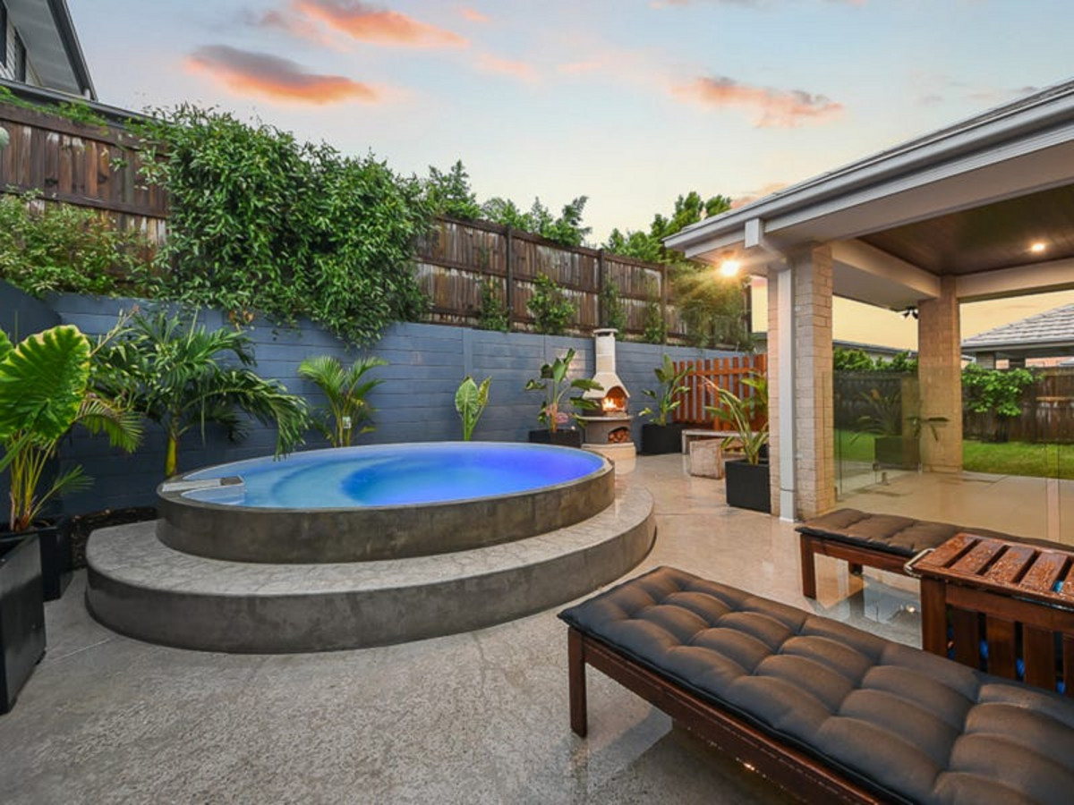 98 Swan Parade, WARNER, QLD 4500 AUS
