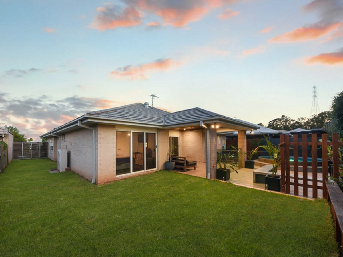 98 Swan Parade, WARNER, QLD 4500 AUS