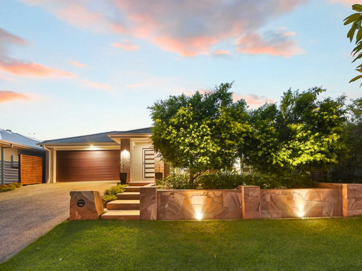 98 Swan Parade, WARNER, QLD 4500 AUS