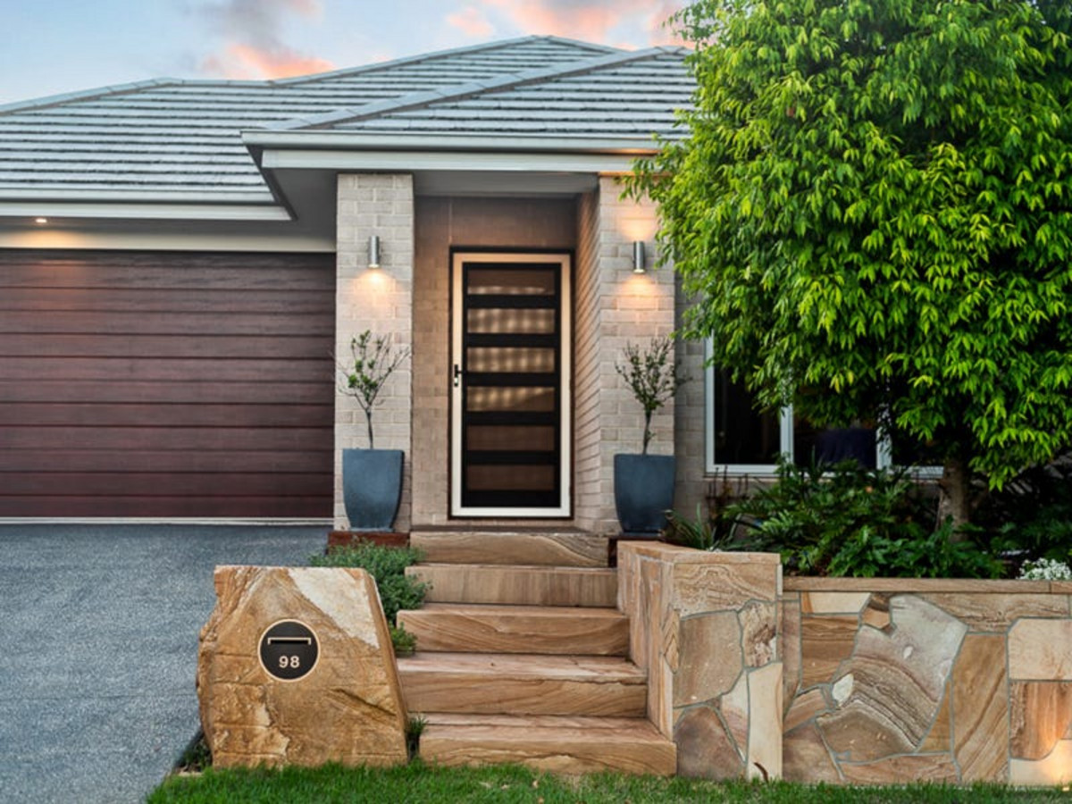 98 Swan Parade, WARNER, QLD 4500 AUS