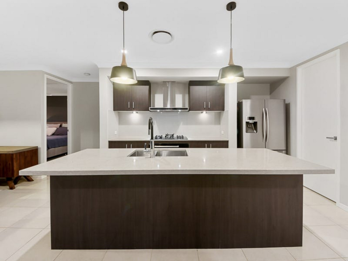 98 Swan Parade, WARNER, QLD 4500 AUS