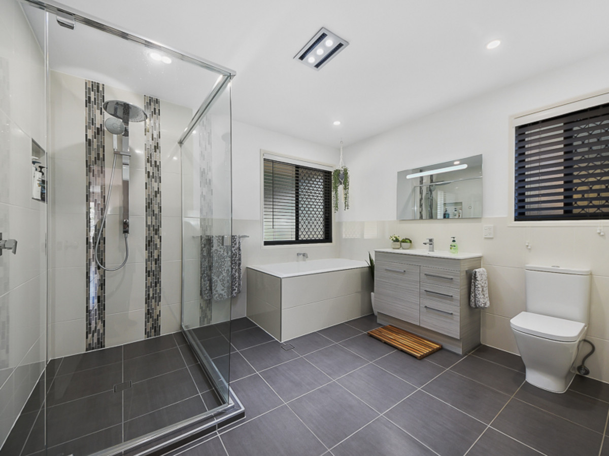 8 Duet Court, Eatons Hill, QLD 4037 AUS