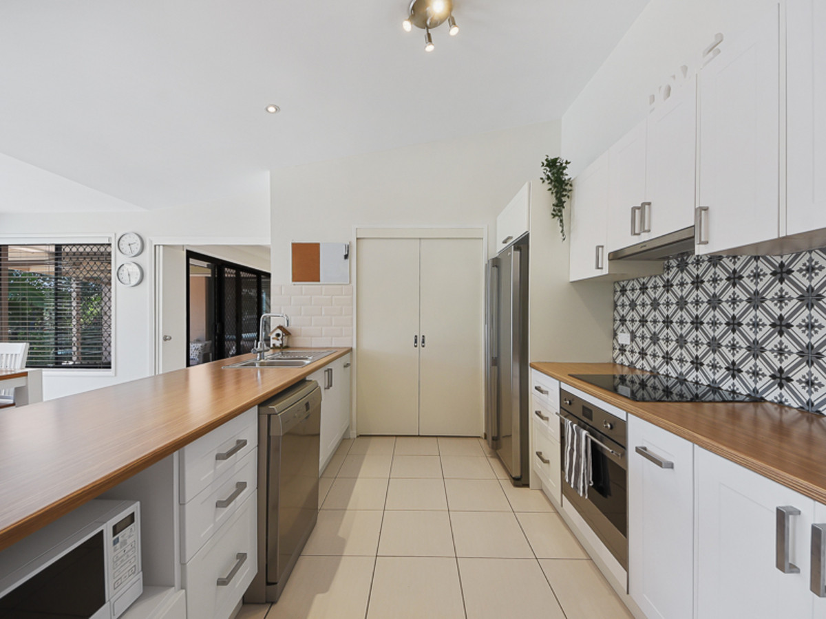 8 Duet Court, Eatons Hill, QLD 4037 AUS