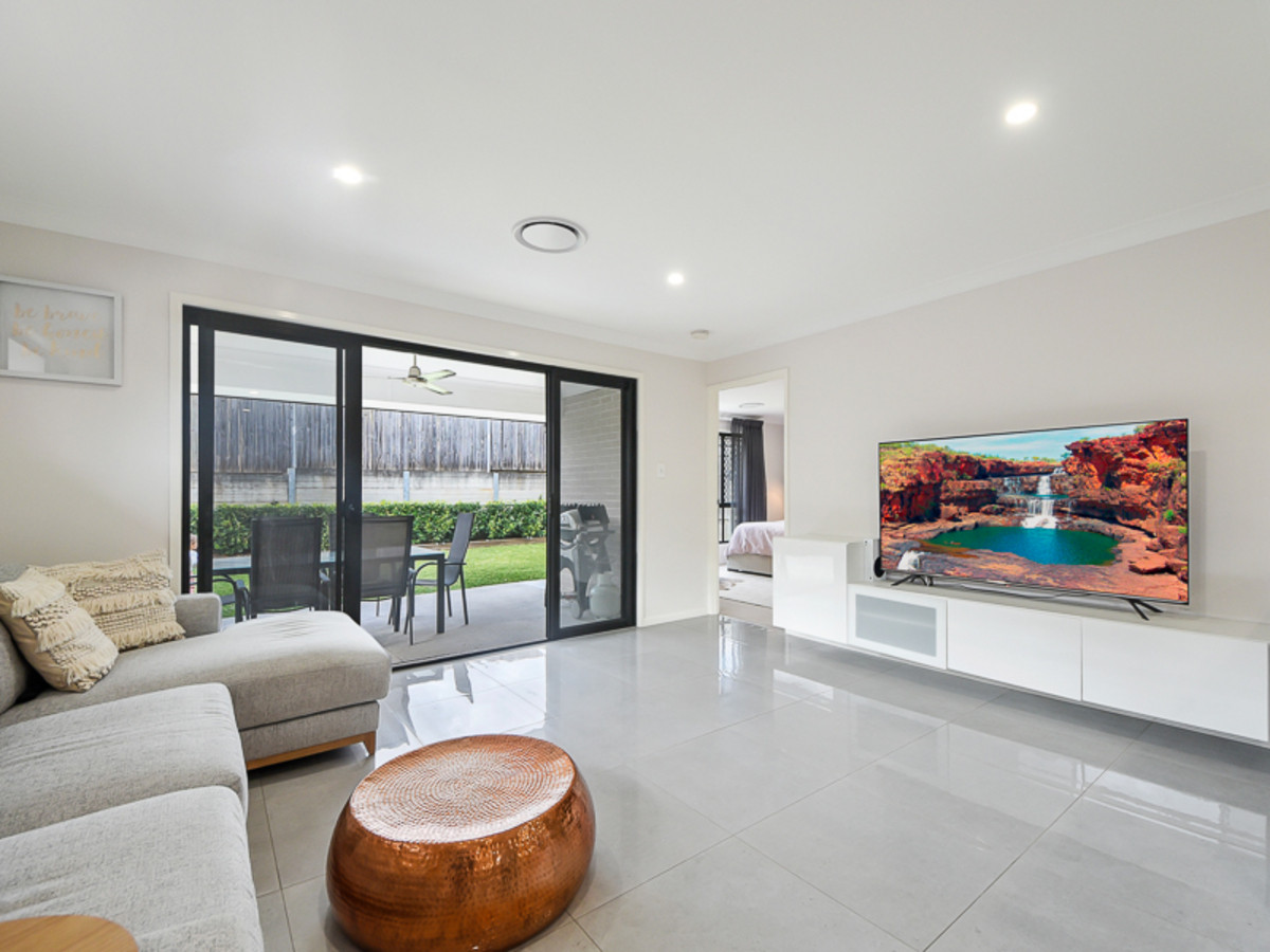 52 Carlingford Circuit, Warner, QLD 4500 AUS