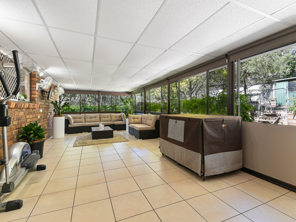25 Whiteside Road, Whiteside, QLD 4503 AUS