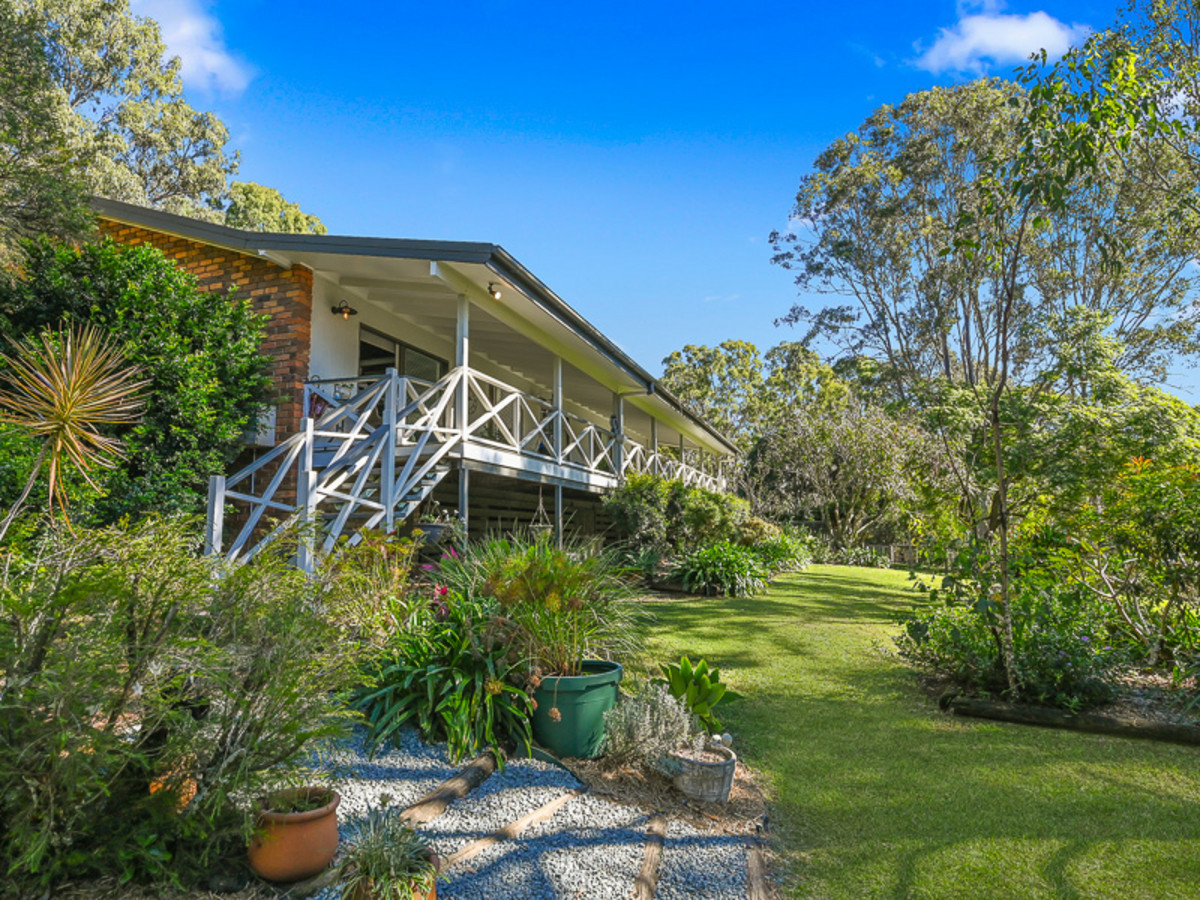 25 Whiteside Road, Whiteside, QLD 4503 AUS