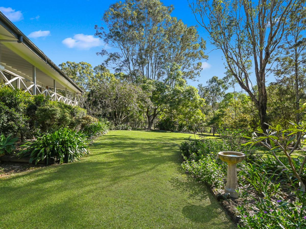 25 Whiteside Road, Whiteside, QLD 4503 AUS