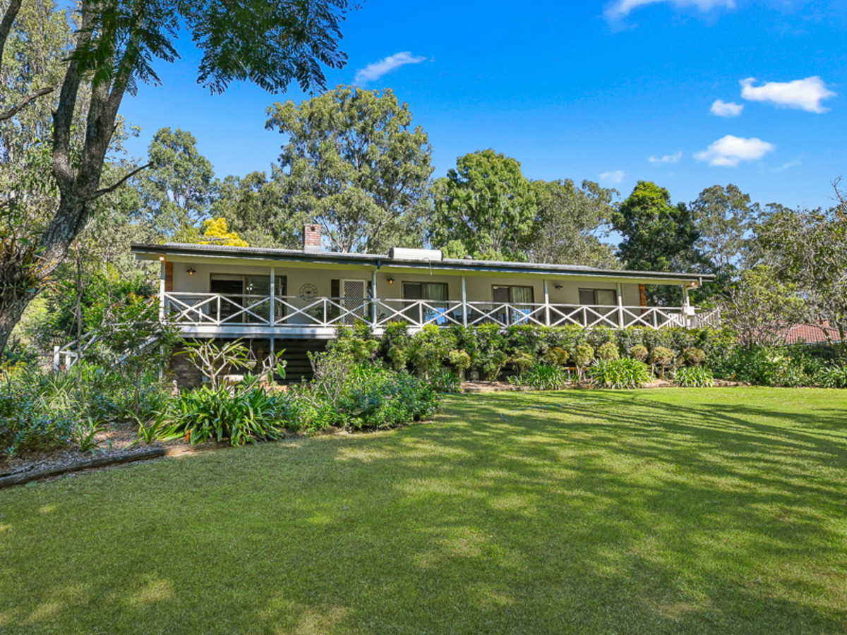 25 Whiteside Road, Whiteside, QLD 4503 AUS
