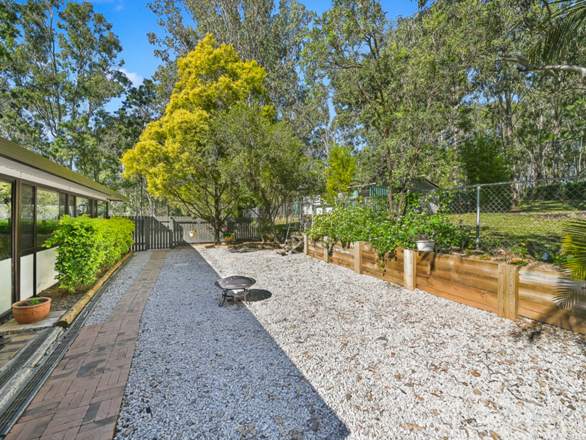 25 Whiteside Road, Whiteside, QLD 4503 AUS