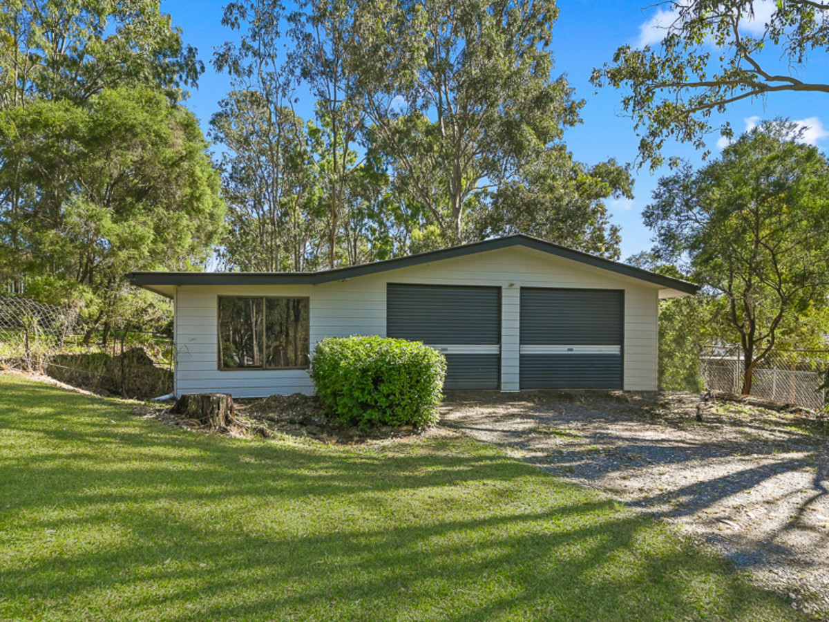 25 Whiteside Road, Whiteside, QLD 4503 AUS