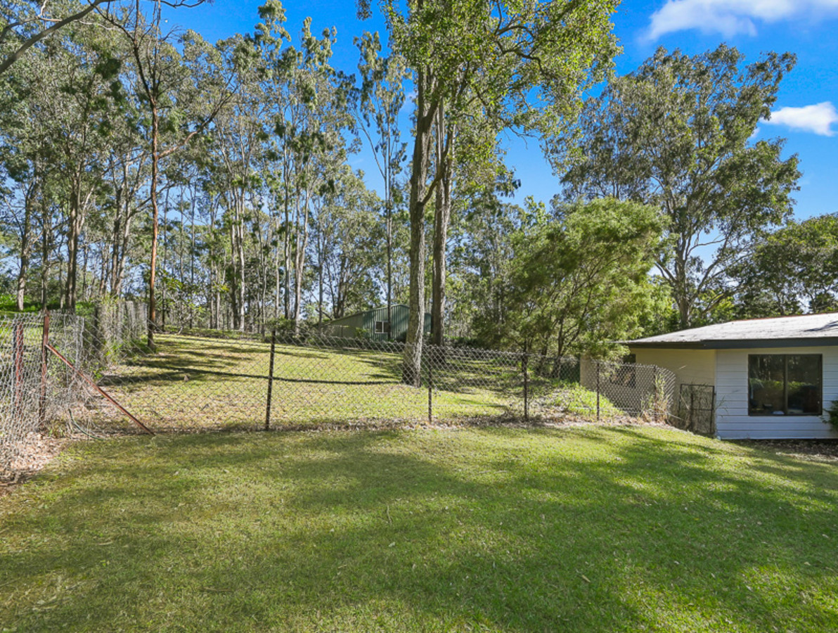 25 Whiteside Road, Whiteside, QLD 4503 AUS
