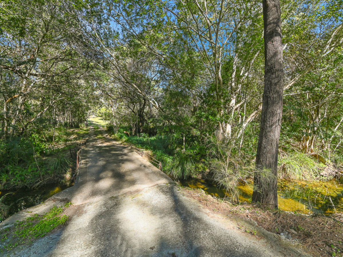 25 Whiteside Road, Whiteside, QLD 4503 AUS