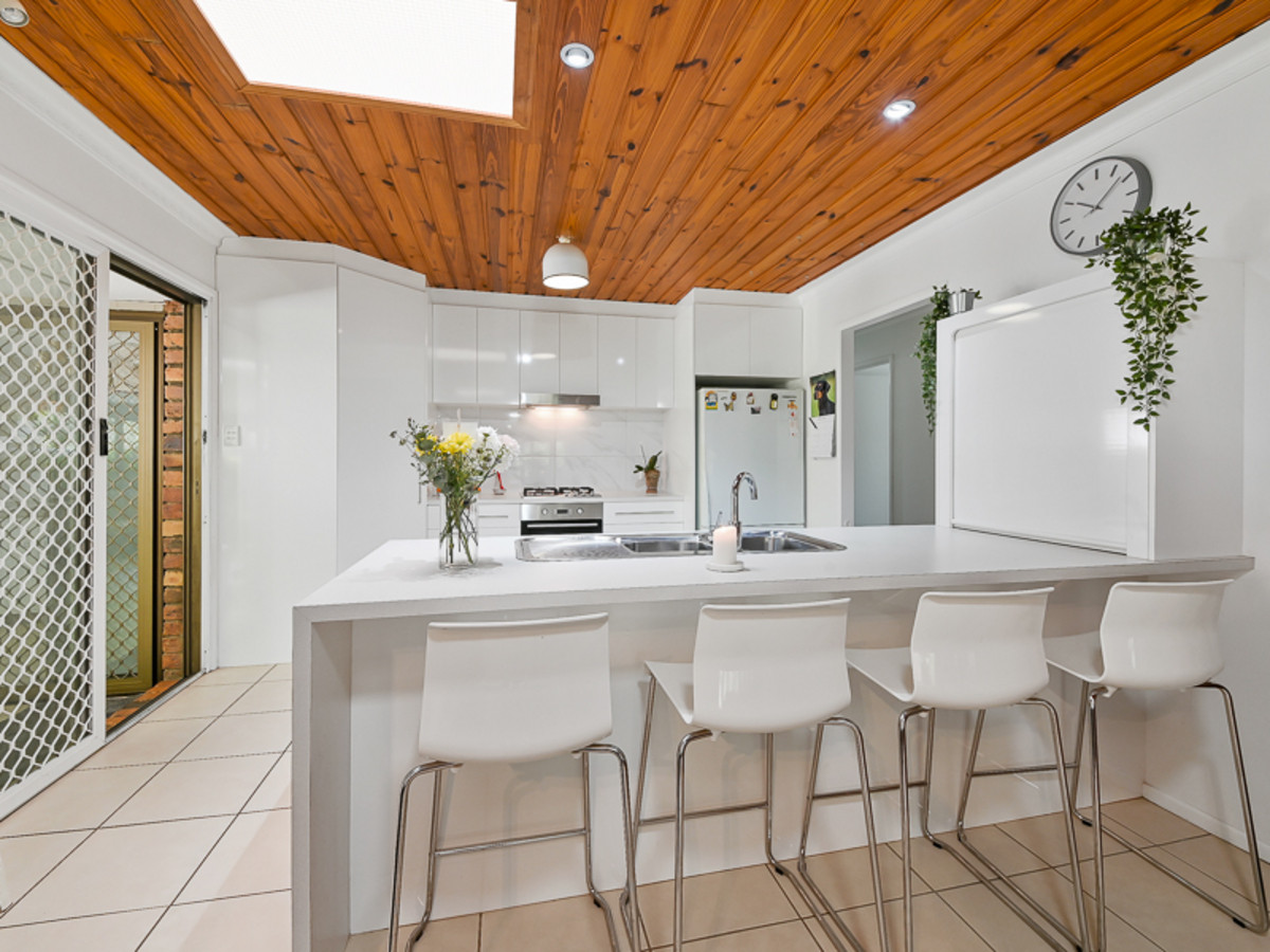 25 Whiteside Road, Whiteside, QLD 4503 AUS