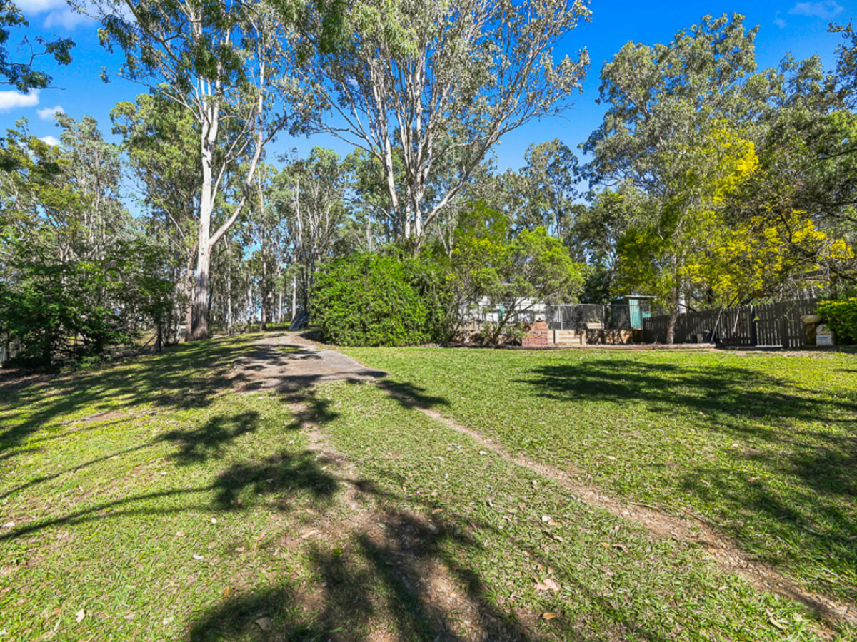 25 Whiteside Road, Whiteside, QLD 4503 AUS