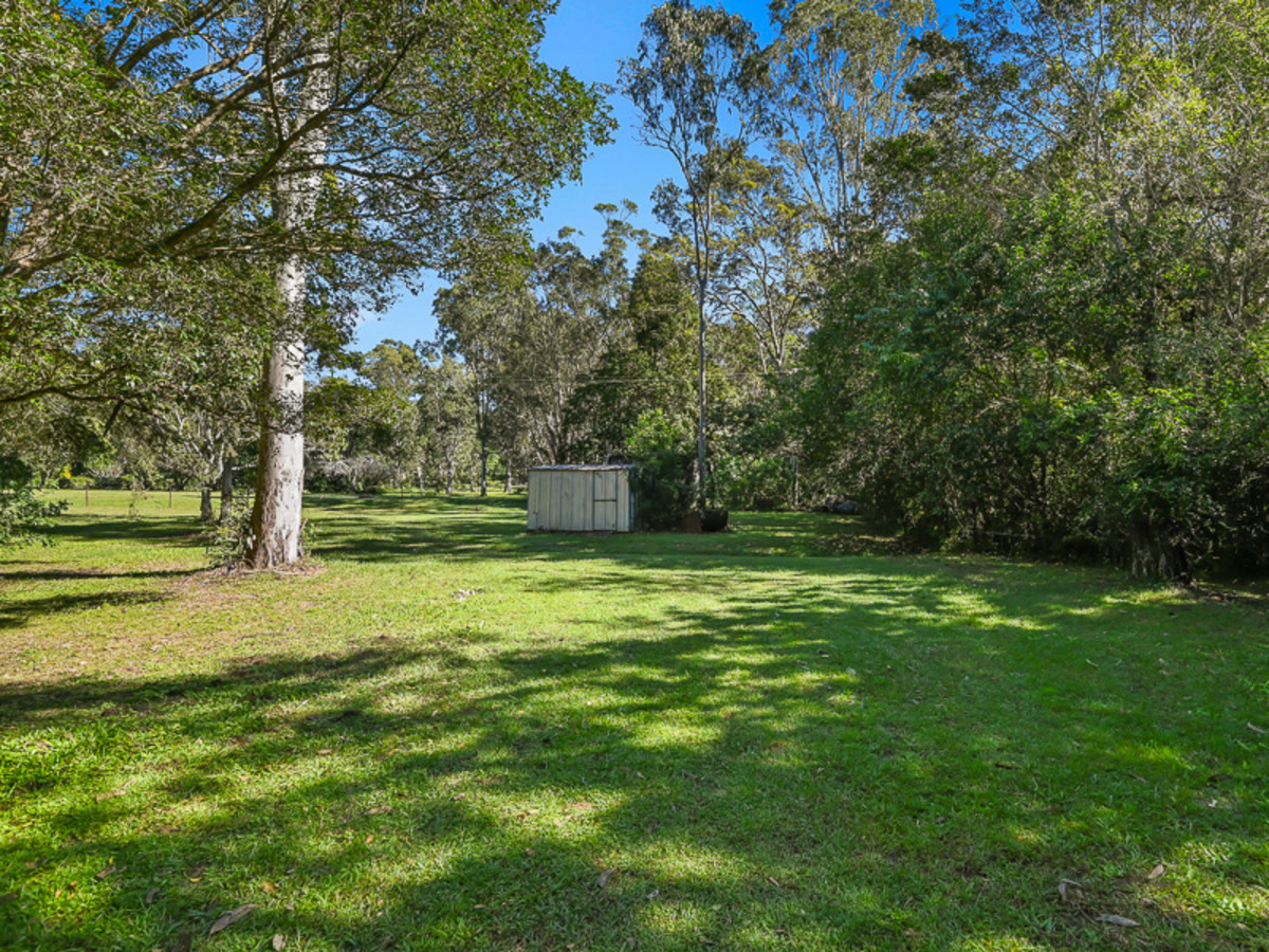 25 Whiteside Road, Whiteside, QLD 4503 AUS