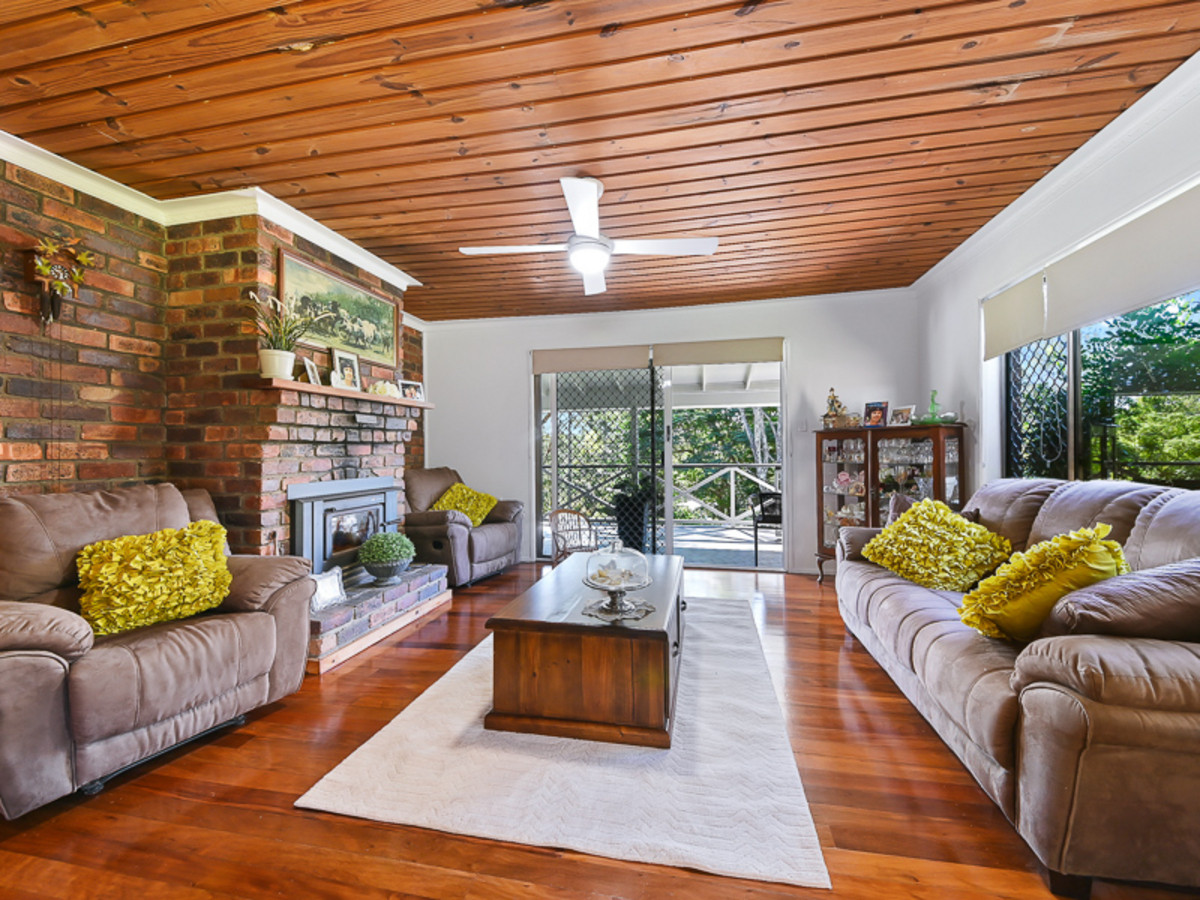 25 Whiteside Road, Whiteside, QLD 4503 AUS