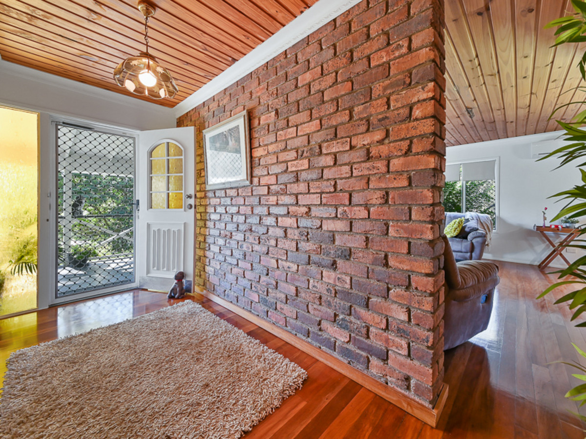25 Whiteside Road, Whiteside, QLD 4503 AUS