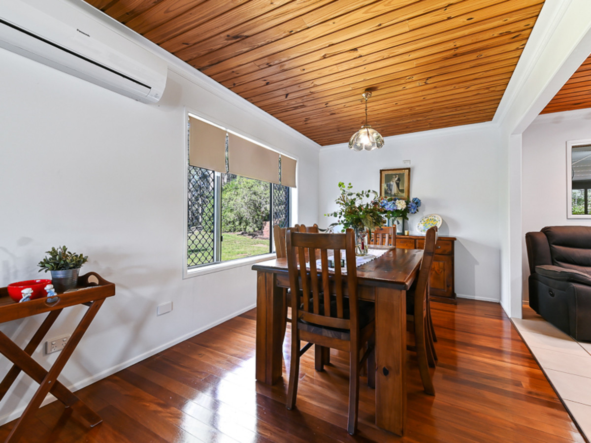 25 Whiteside Road, Whiteside, QLD 4503 AUS
