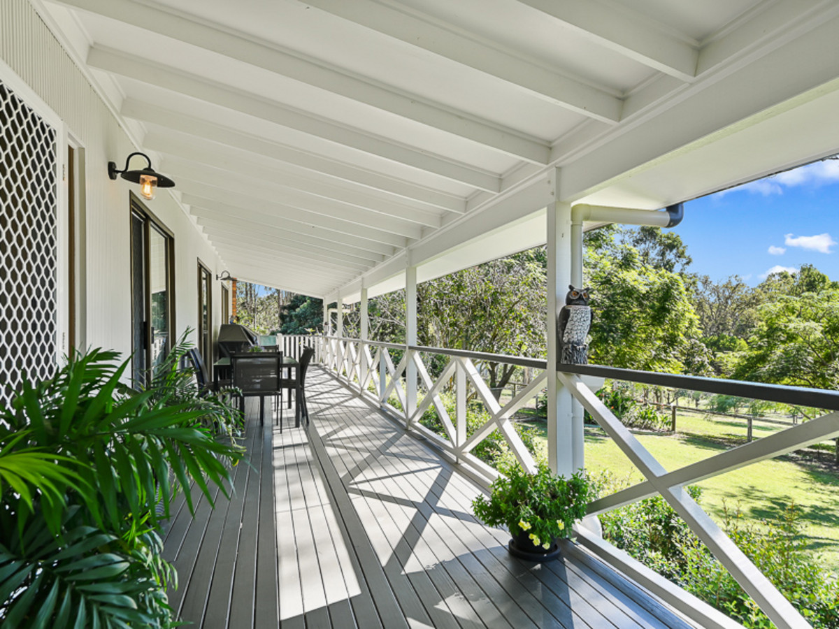 25 Whiteside Road, Whiteside, QLD 4503 AUS