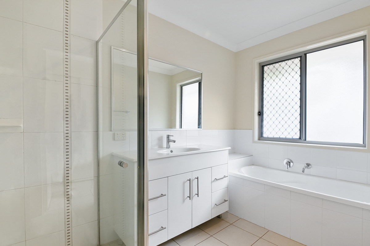 8 Avalon Close, Bellbird Park, QLD 4300 AUS