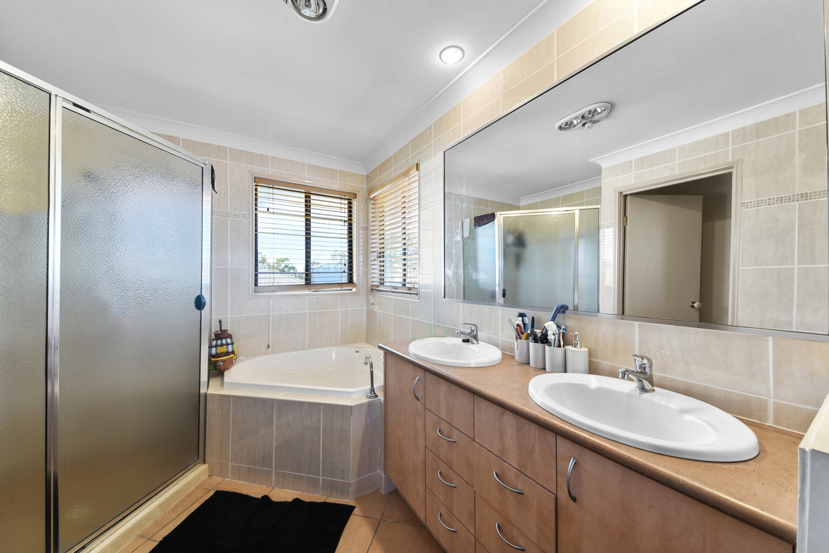 5 Chesterton Court, North Lakes, QLD 4509 AUS