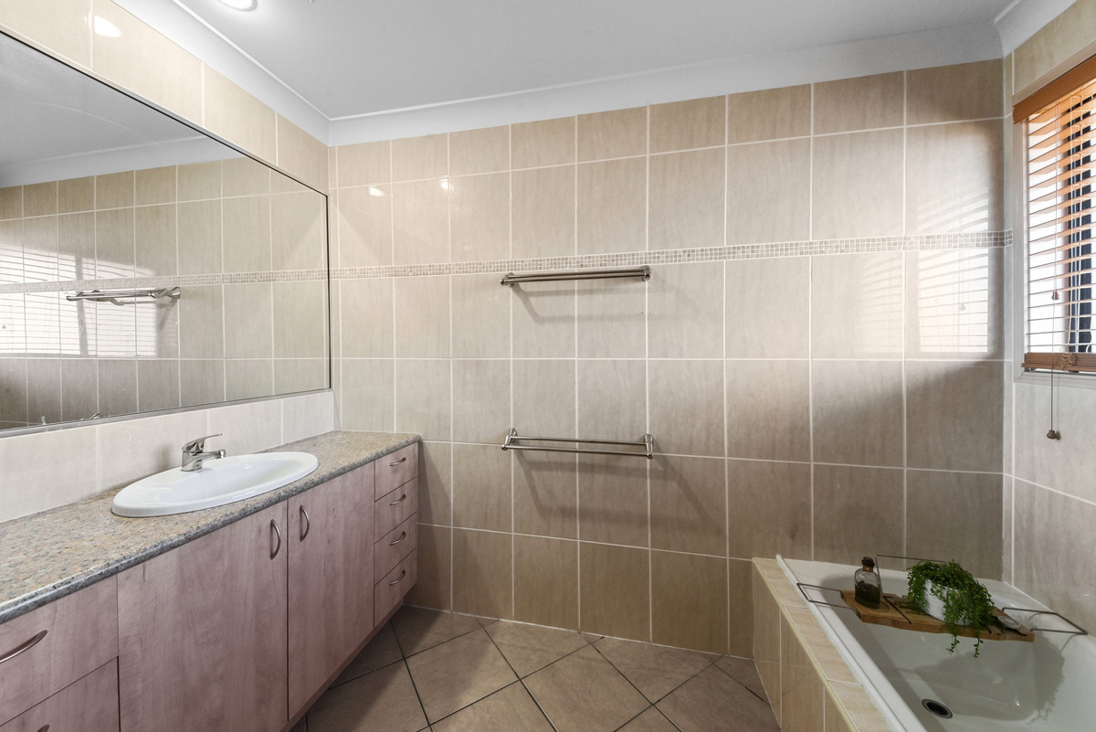 5 Chesterton Court, North Lakes, QLD 4509 AUS